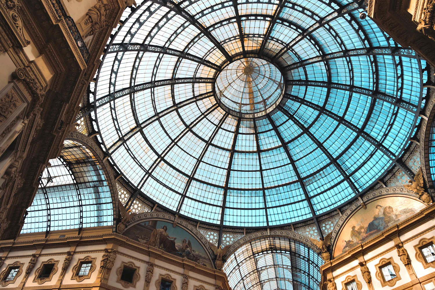 La cupola in vetro della Galleria Vittorio Emanuele II a Milano